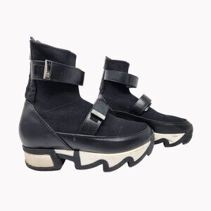 IRI VES Black Outline High Top sock Sneakers Size 7 Knit & Leather